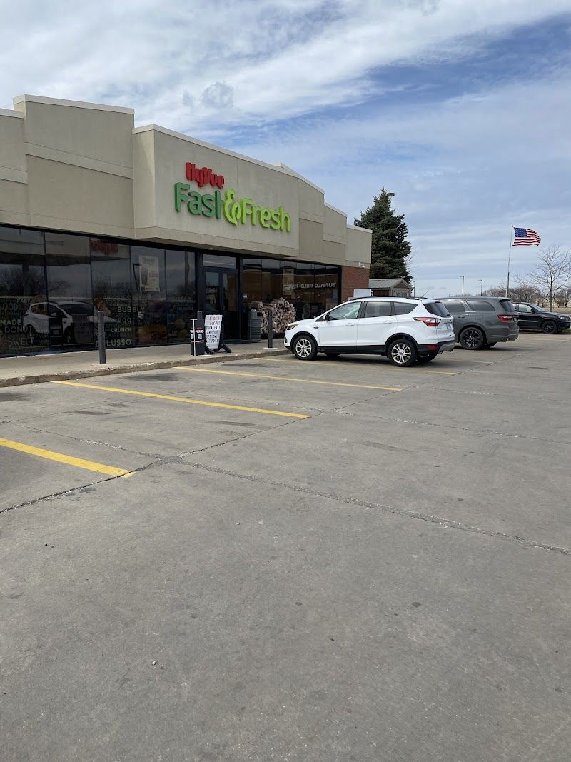 Hy-Vee Fast & Fresh - photo 2