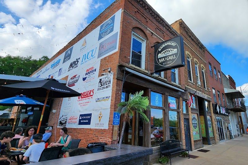 Riverfront Bar & Grill - photo 4