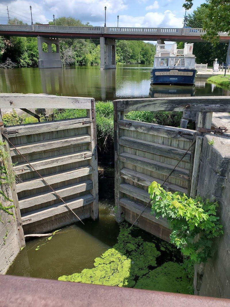 Lock 16 Cafe' and I&M Canal Visitor Center - photo 5